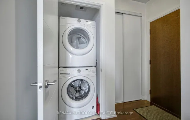 Additional image 18 of 460 Adelaide St Unit 2015