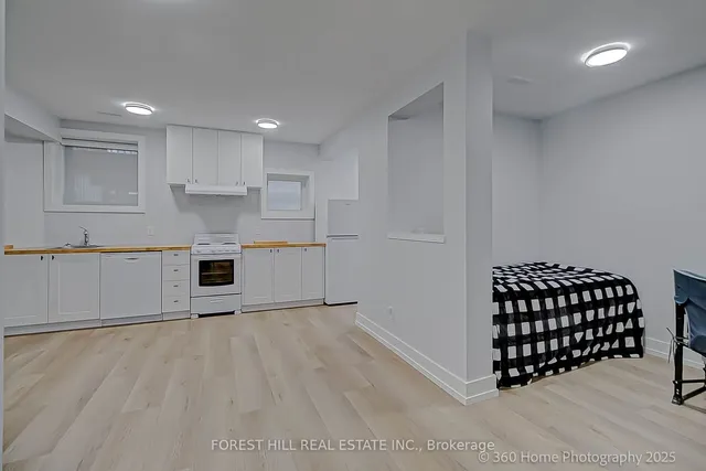 Additional image 23 of 896 Coxwell Ave