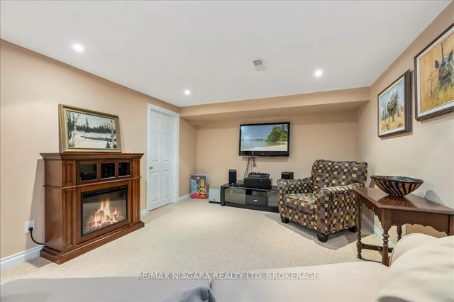 Additional image 31 of 1077 Grandeur Cres