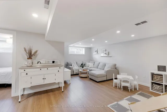 Additional image 33 of 34 Vickson Crt