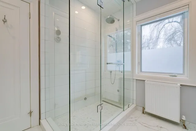 Additional image 21 of 125 Chaplin Cres