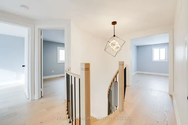 Additional image 35 of 3 Halfmoon Sq