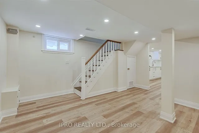 Additional image 30 of 20 THORNHILL Ave