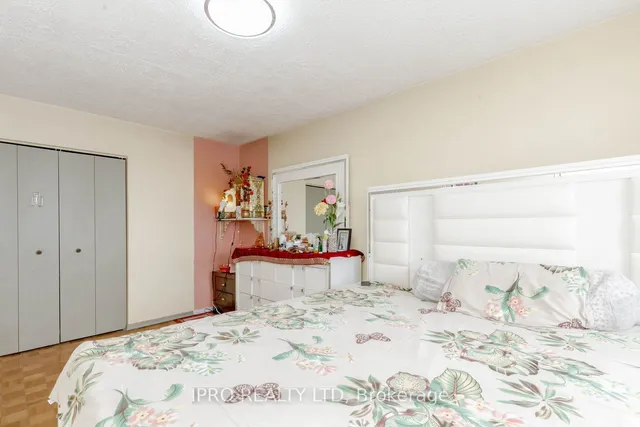 Additional image 23 of 7406 Darcel Ave Unit 1