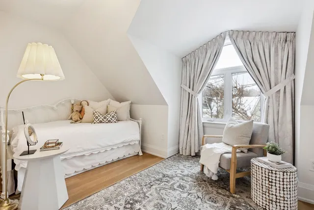 Additional image 21 of 161 Macpherson Ave