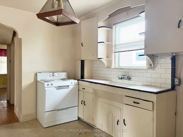 Additional image 10 of 77 Chamberlain Ave