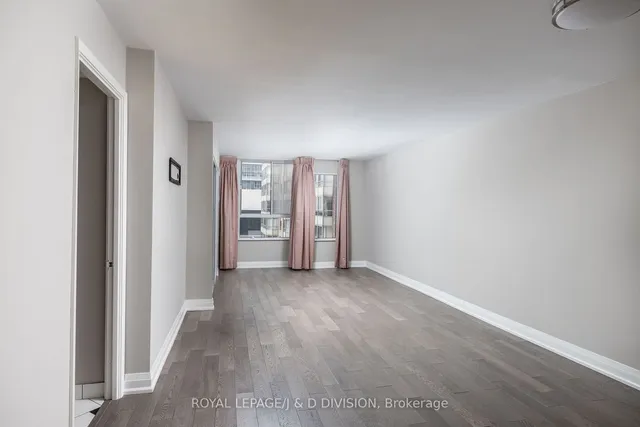 Additional image 6 of 717 Bay St Unit 1004