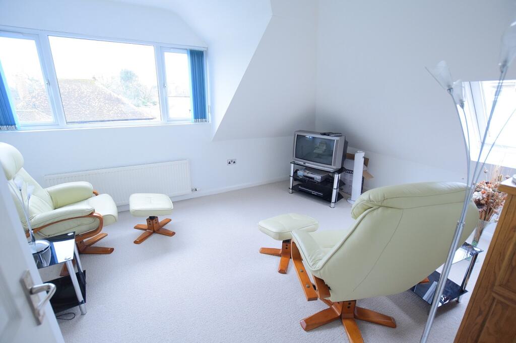 Additional image 10 of South Avenue, New Milton, Hampshire. BH25 6EY