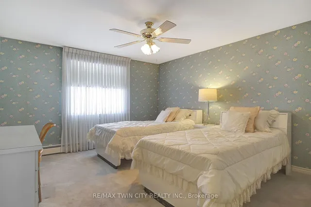 Additional image 27 of 28 Upper Canada Pl