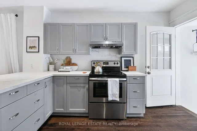 Additional image 10 of 105 Bastedo Ave