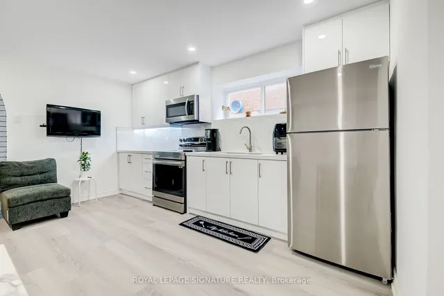 Additional image 28 of 40 Arleta Ave