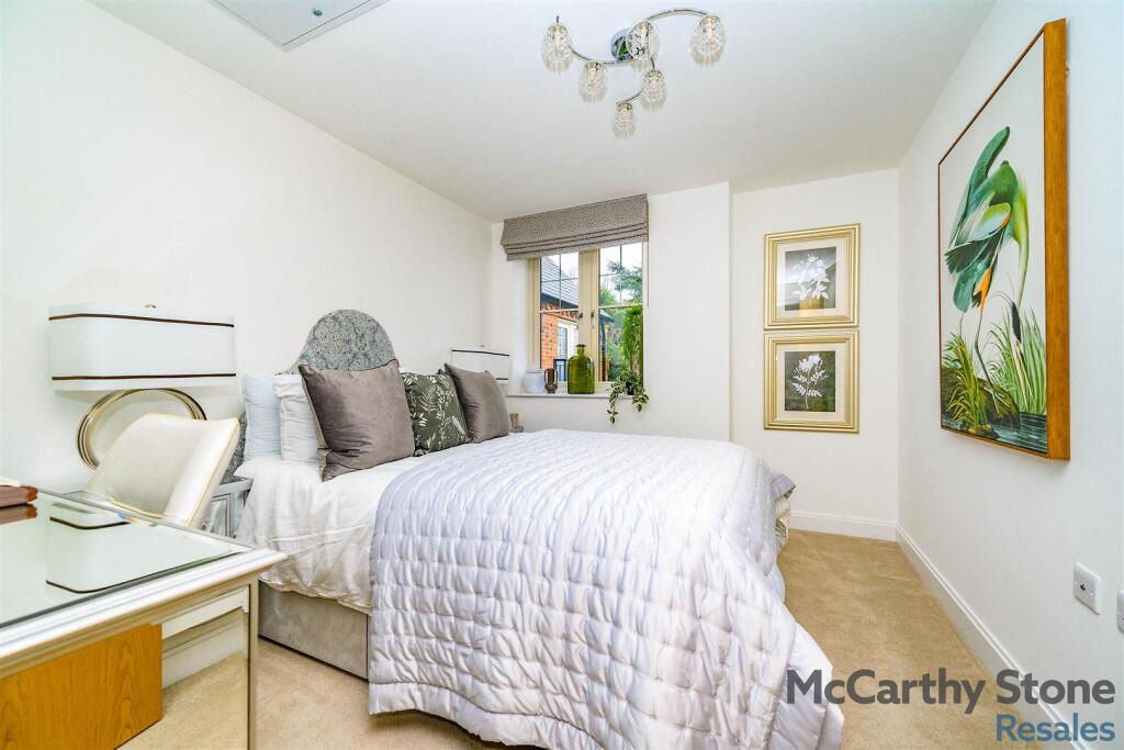 Additional image 17 of Great North Road, Hatfield