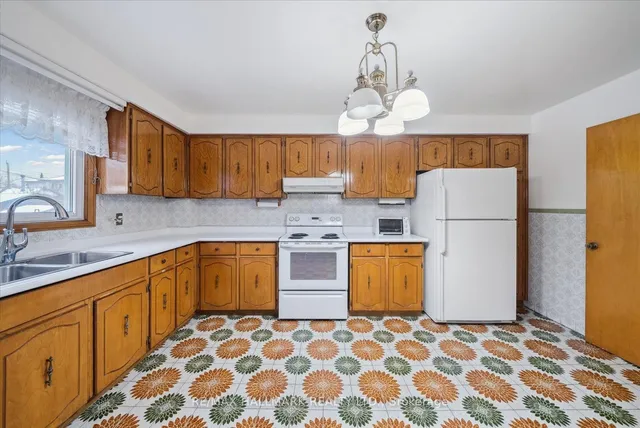 Additional image 12 of 83a Vanbrugh Ave