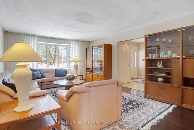 Additional image 8 of 28 Upper Canada Pl