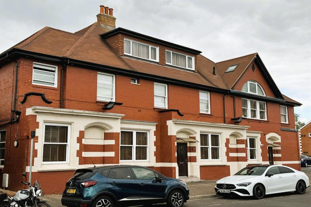 Additional image 2 of 2 bedroom Flat in Winton