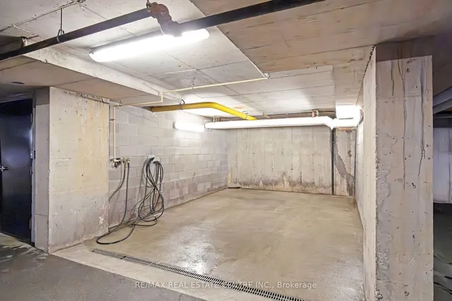 Additional image 30 of 1360 Main St Unit 304