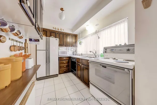 Additional image 19 of 70 Castlebury Cres Unit 9