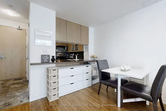 Additional image 15 of 70 Alexander St Unit 1004