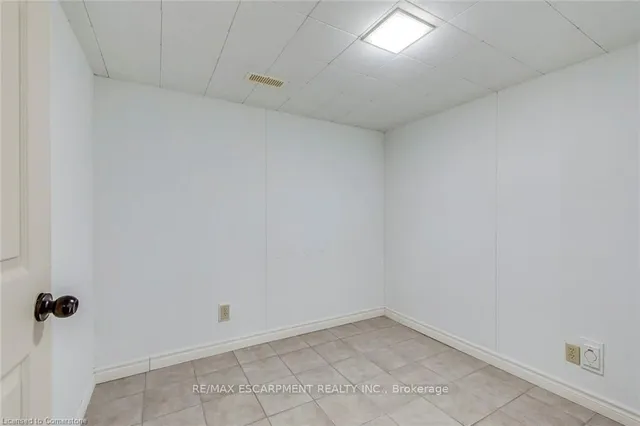 Additional image 39 of 2377 Barclay Rd