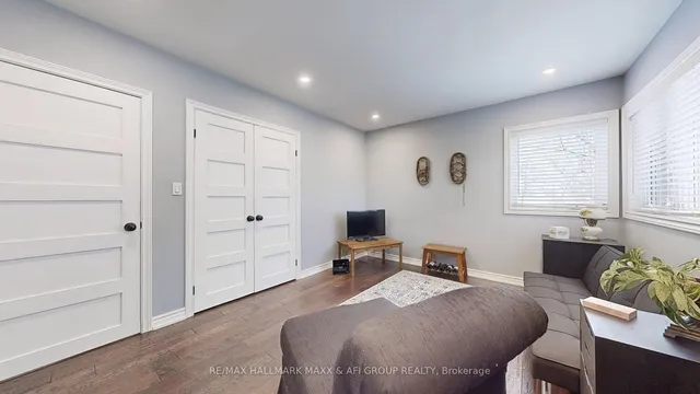 Additional image 19 of 1007 Earl Cres