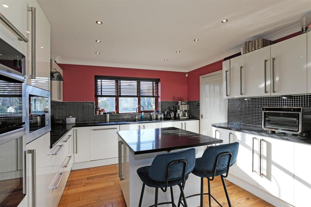 Additional image 5 of Tall Trees, 117, Scholes Lane Scholes, Cleckheaton, BD19 6LY