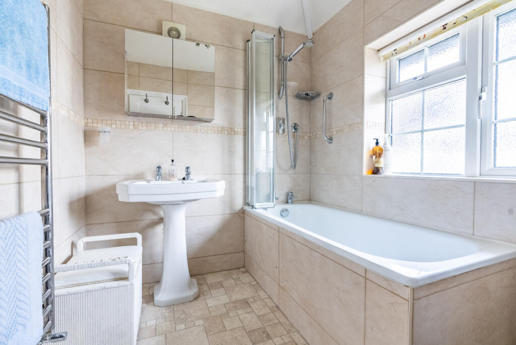 Additional image 16 of Carisbrooke Road, Harpenden, Hertfordshire, AL5