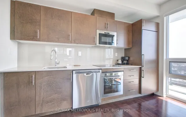 Additional image 7 of 460 Adelaide St Unit 2015