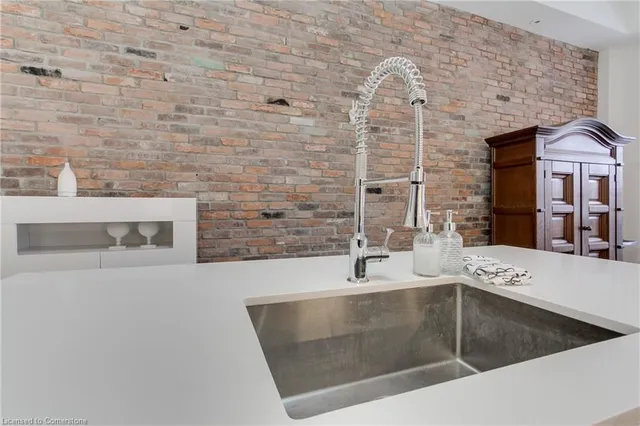 Additional image 13 of 1842 Queen St Unit 204