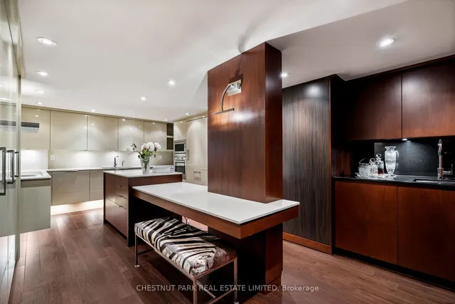 Additional image 15 of 33 University Ave Unit LPH 2701