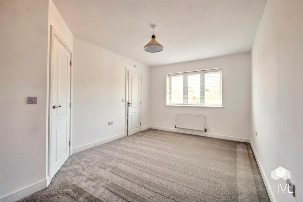 Additional image 20 of Horseshoe Crescent, Ferndown
