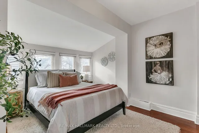 Additional image 24 of 858 Carlaw Ave