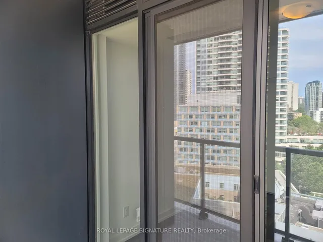 Additional image 8 of 159 Wellesley St Unit 1011