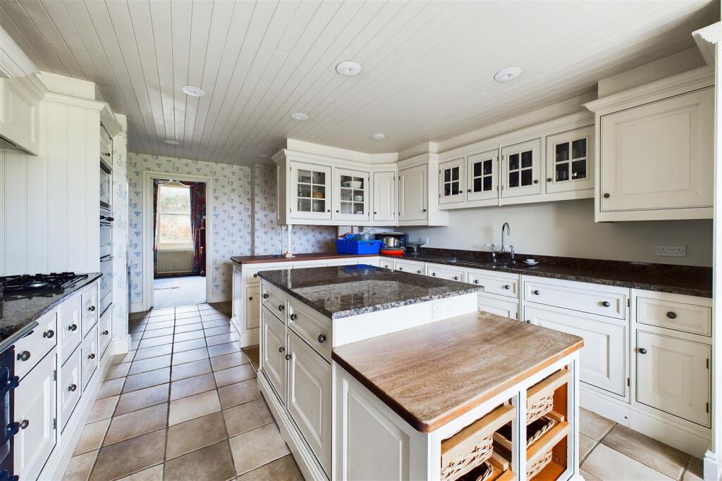 Additional image 12 of DETACHED | UPDATING | BADGWORTH