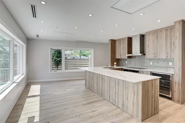 Additional image 28 of 402 The East Mall Unit 213