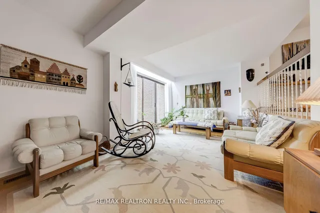 Additional image 7 of 70 Castlebury Cres Unit 9