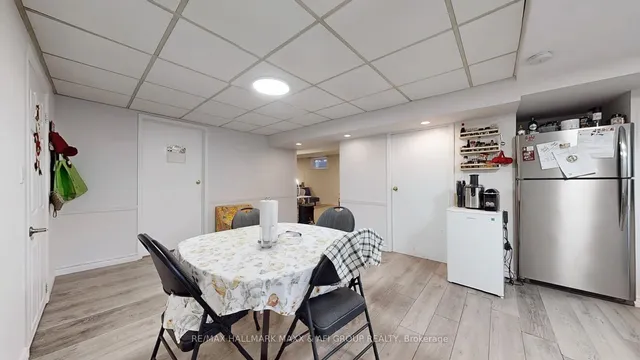 Additional image 35 of 1007 Earl Cres