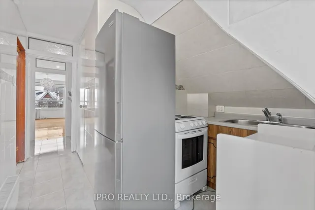 Additional image 27 of 15 Macdonell Ave