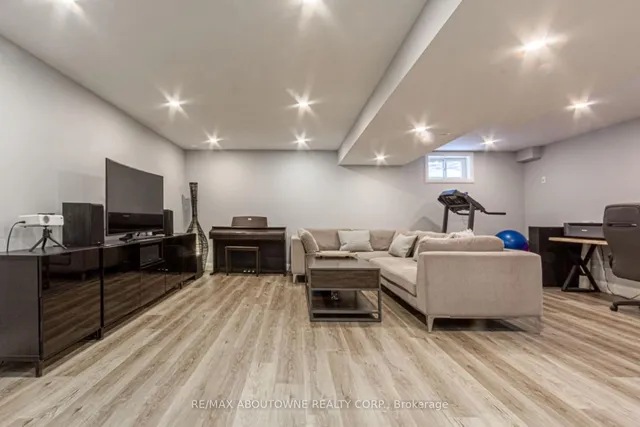 Additional image 40 of 1373 Harmsworth Sq