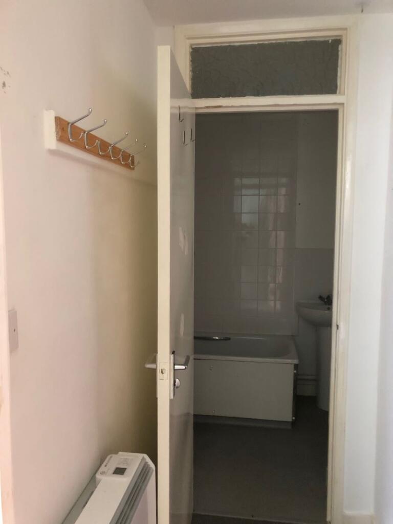 Additional image 13 of Flat 5, 14 Park Crescent, Worthing, West Sussex, BN11 4AH