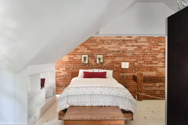 Additional image 39 of 48 Leopold St