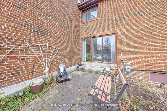 Additional image 33 of 70 Castlebury Cres Unit 9