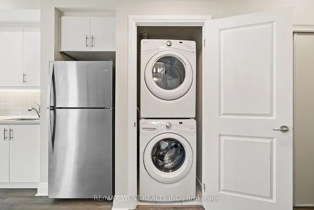 Additional image 16 of 17 Zorra St Unit 1710