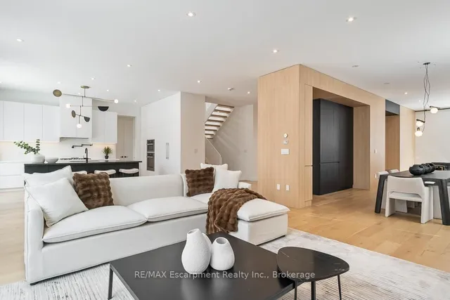 Additional image 20 of 1405 ACTON Cres