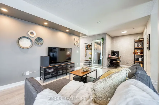 Additional image 14 of 181 Village Green Sq Unit 1113