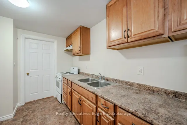 Additional image 34 of 28 Summerhill Cres