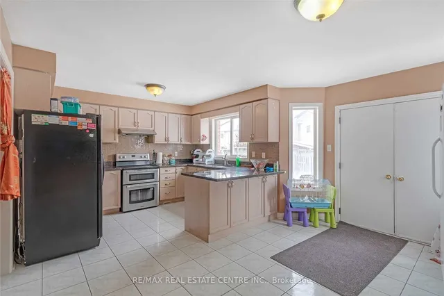 Additional image 10 of 21 Sprucelands Ave