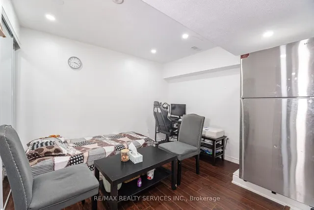 Additional image 33 of 46 Hollowgrove Blvd