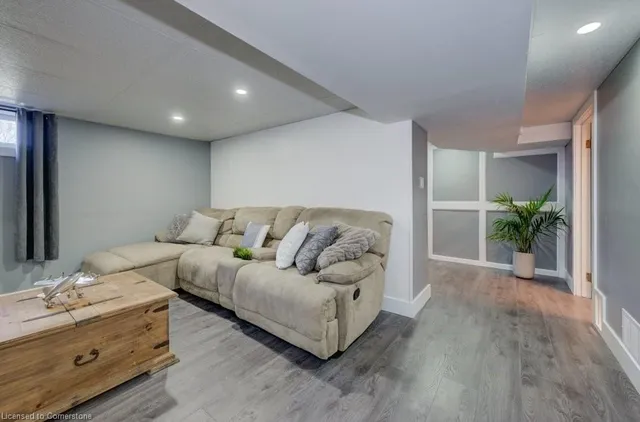 Additional image 31 of 51 Rossford Cres