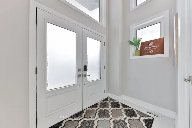 Additional image 4 of 2 Vaudeville Dr