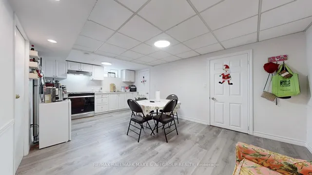 Additional image 34 of 1007 Earl Cres